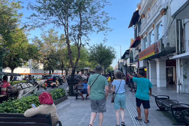 Malioboro Street Walking Tour with local snacks tasting