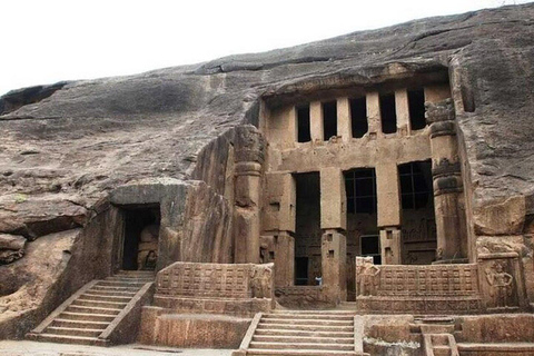 GROTTES DE KANHERI ET CENTRE DE MÉDITATION