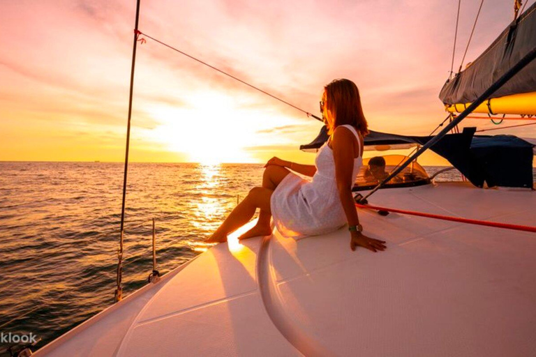 Aqaba: Private Sunset Cruise Boat Tour with Snacks