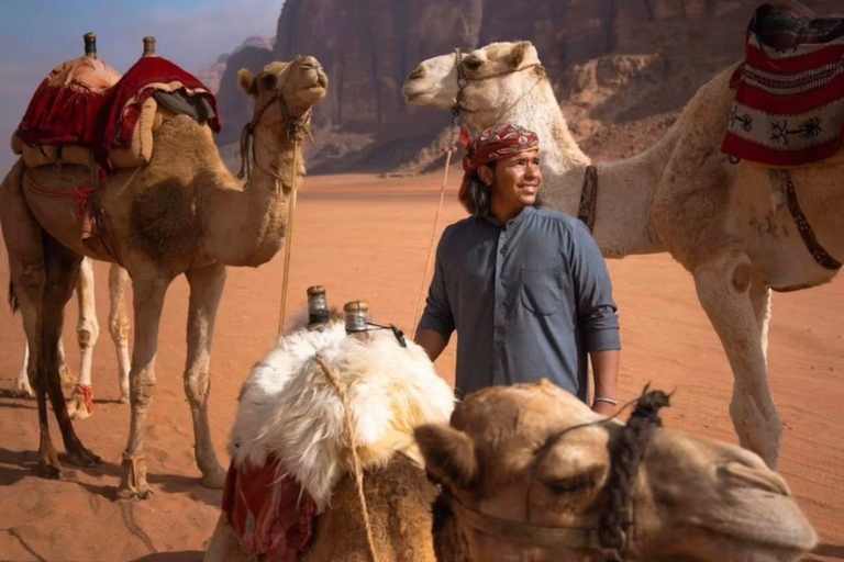 Wadi Rum: 2-Hour Jeep Tour with Bedouin Tea & Desert Views