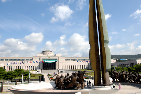 Seoul: National Museum & War Memorial Korea Small Group Tour English Guide