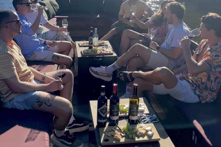 Groningen: Evening Cheese and Wine cruise