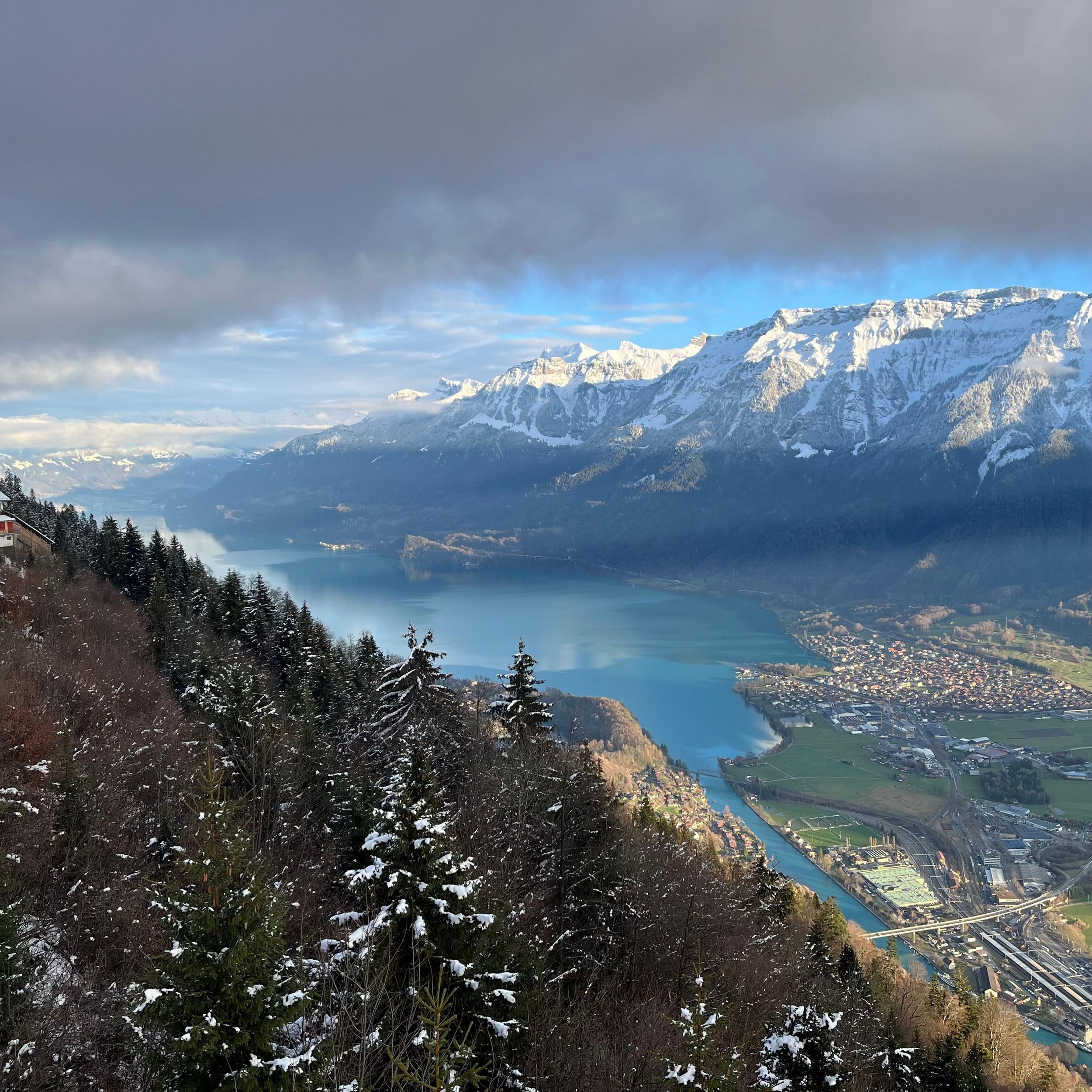Interlaken: Gipfel des Harder Kulm mit einem Schweizer Triathleten