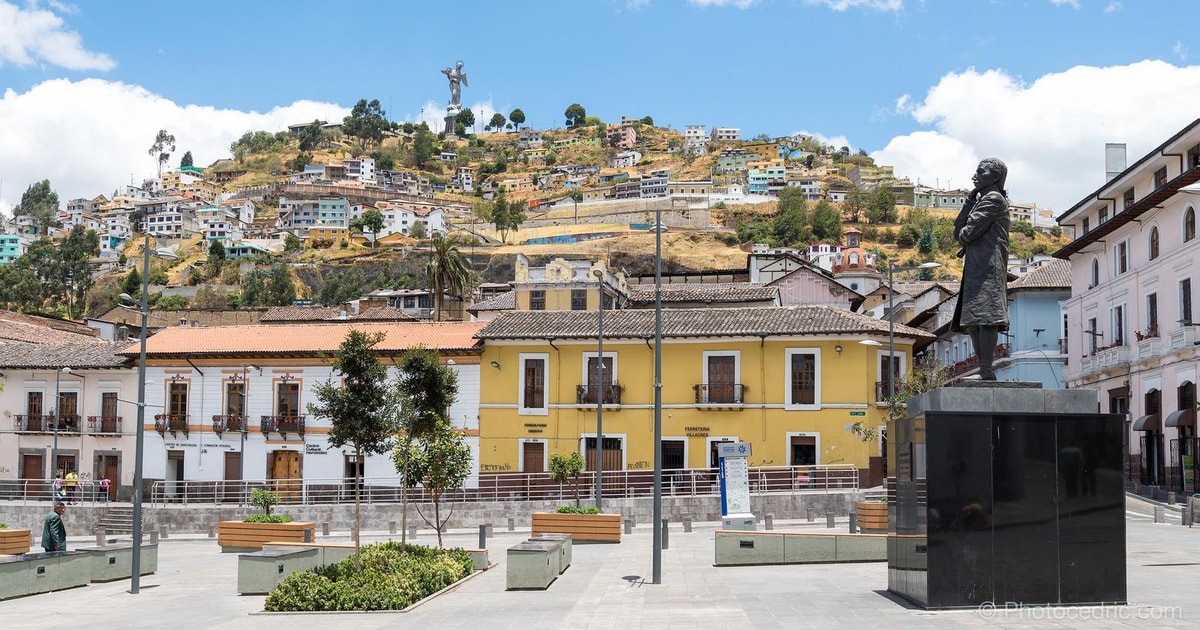 Quito: Tour a pie por el casco antiguo con visita a la Iglesia Basílica ...