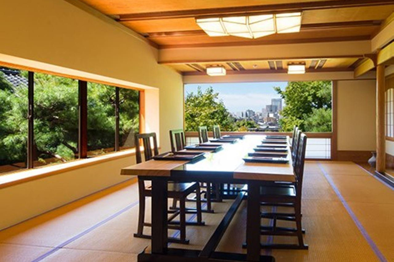 Kanazawa: Food Hopping from Ryotei Dinner to Local Bar