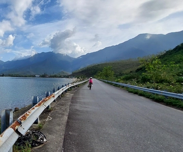 From Hoi An: Hai Van Pass Motorbike Tour to Hue Easyrider