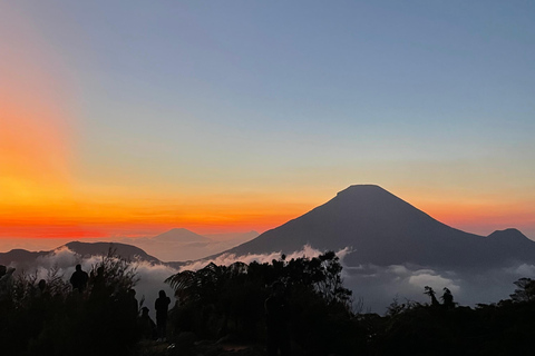 Yogyakarta: Mount Prau Golden Sunrise Hike and Summit Coffee All-Inclusive Mount Prau Sunrise Experience