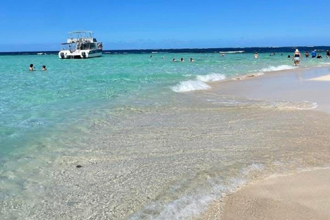 Puerto Plata: Catamaran Party with Snorkeling and Open Bar