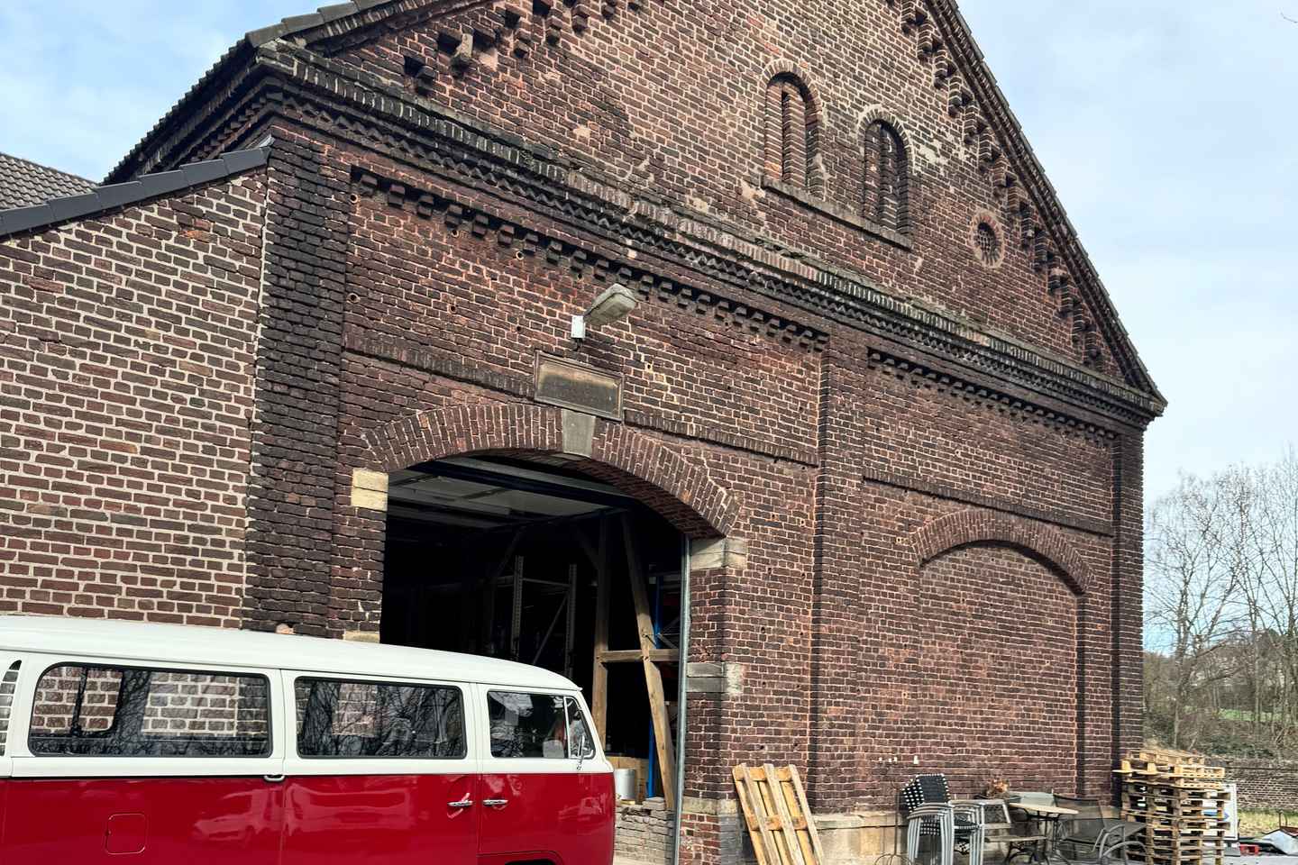 Bochum: Wine tasting with a VW T2 Bulli