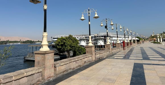 Luxor: Historischer Spaziergang entlang der Corniche mit Erfrischung