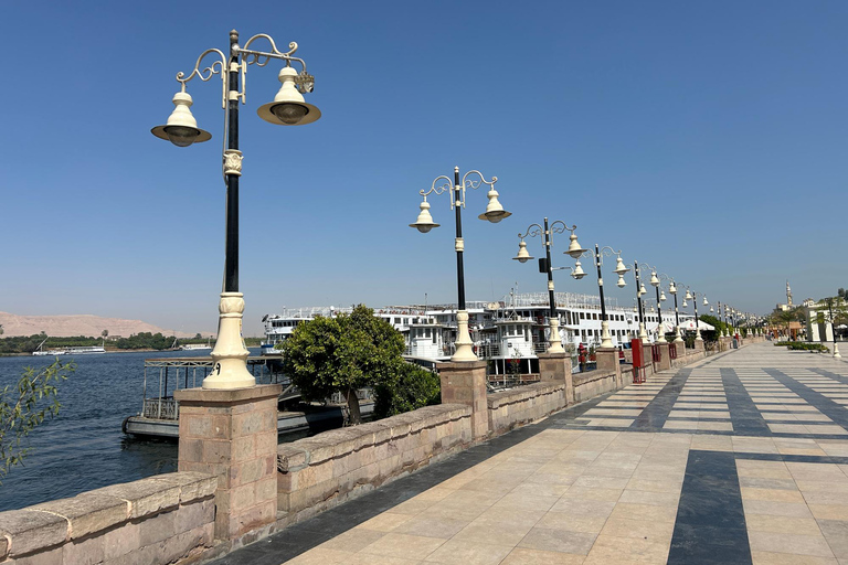 Luxor: Historic Corniche Walking Experience with Refreshment
