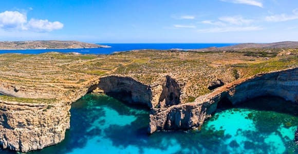 Malta: Day Trip to Comino&#39;s Blue Lagoon by Catamaran