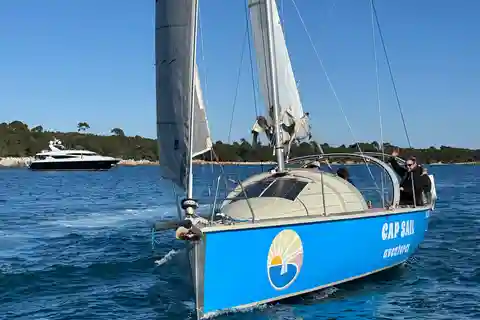 Golf-Juan : Scoperta delle Isole Lérins in barca a vela, snorkeling