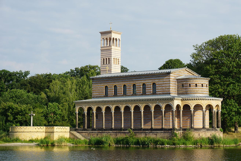 Poczdam: Rejs jachtem - Jeziora Berlińskie - Zamki i przyrodaPotsdam: rejs jachtem – jeziora Berlina – zamki i przyroda