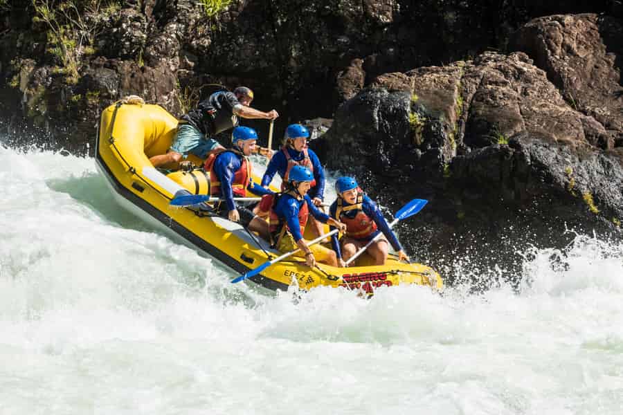 Ganztägiges Wildwasser-Rafting ab Cairns oder Mission Beach. Foto: GetYourGuide