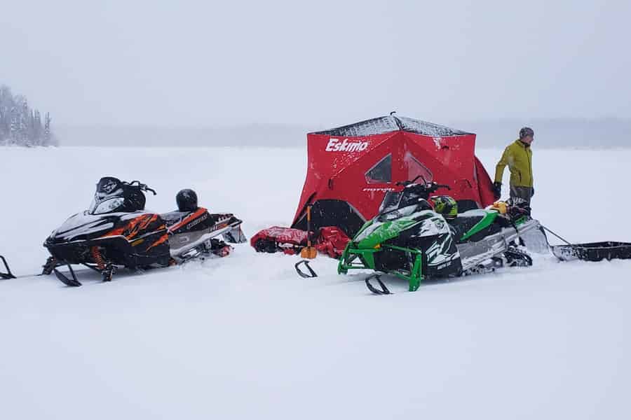Anchorage: Eisfischen, Schneemobil fahren & Transport. Foto: GetYourGuide Anchorage: Eisfischen, Schneemobil fahren & Transport. Foto: GetYourGuide