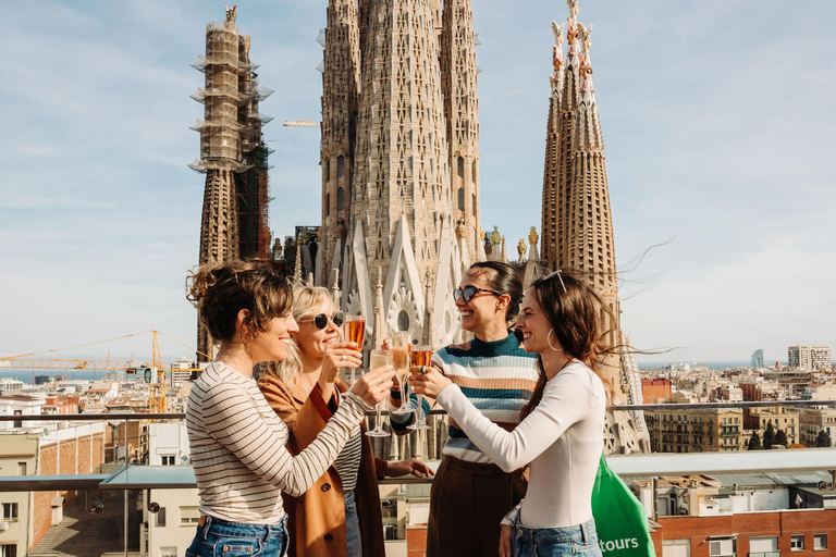 Barcelona: Sagrada Familia Evening Tour with Cava