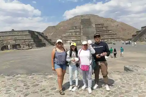 3HVisite des pyramides majestueuses de Teotihuacan et du site de l'ancienne grotte