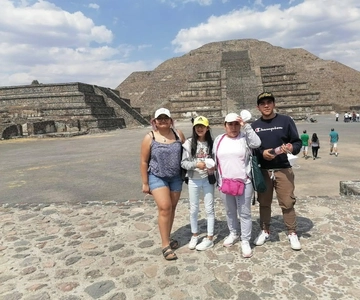3HRTour Teotihuacan's Majestic Pyramids & Ancient Cave Site