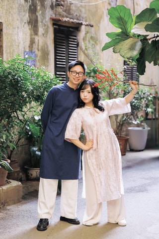 Hanoi: Traditional Ao Dai Couple Photoshoot Experience