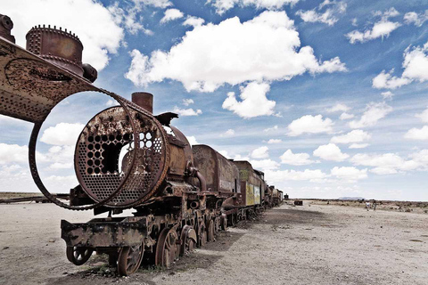 From La Paz: Uyuni Salt Flats 3-Day Tour with Bus Transfers