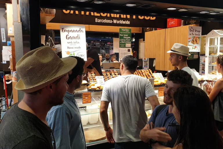 Barcelona: Street Food & Sightseeing Tour with Local Market