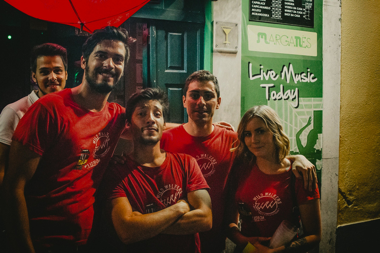 Lisbon: Pub Crawl with Open Bar and VIP Club Entry