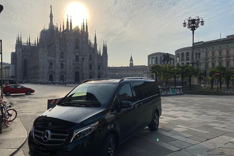 Aéroport de Malpensa : Transfert privé vers/depuis ApricaAprica à l'aéroport - Mercedes E Class