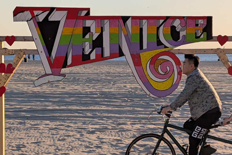 LA: Venice Beach, Muscle Beach & Santa Monica Walking Tour Italian language