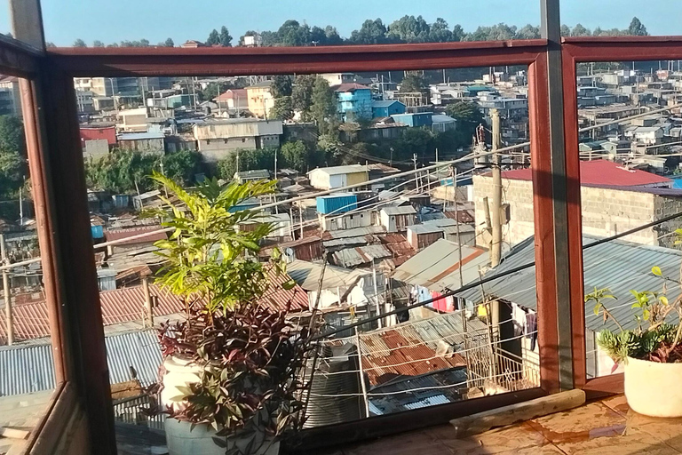 Nairobi: Community Tour with Rooftop Craft Exhibition