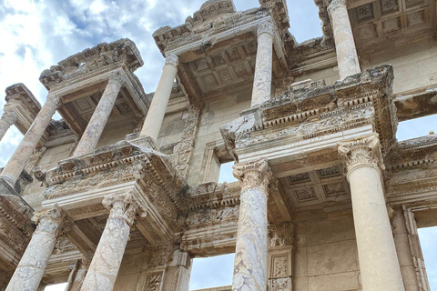 Au départ de Kusadasi : Éphèse, maisons en terrasse et temple d'ArtémisVisite privée à prix spécial pour les groupes de plus de 5 personnes.