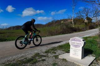 Siena: E-Bike-Tour im Chianti Senese mit Mittagessen
