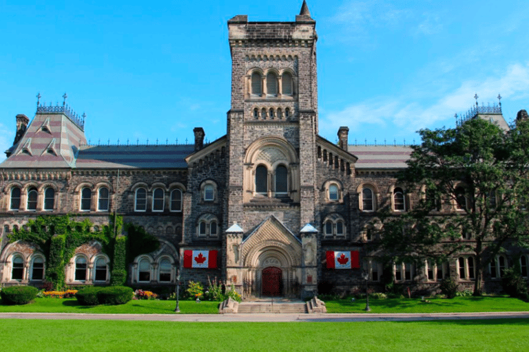 Toronto : visite guidée à pied de l&#039;Université de TorontoToronto : Visite guidée à pied de l&#039;Université de Toronto