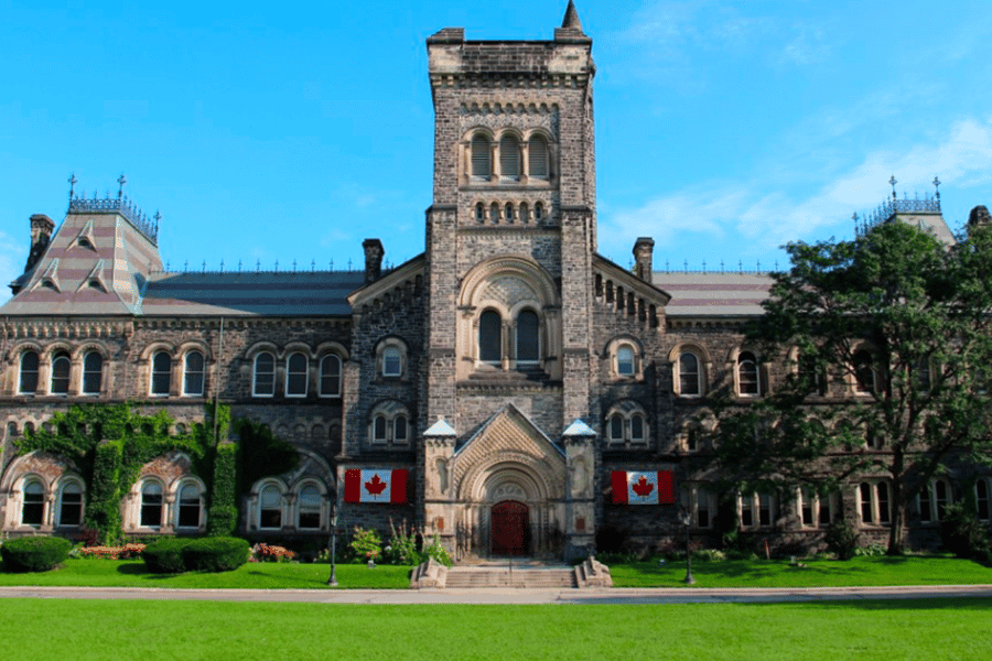 Toronto: Geführter Rundgang durch die Universität von Toronto. Foto: GetYourGuide Toronto: Geführter Rundgang durch die Universität von Toronto. Foto: GetYourGuide