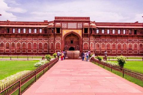 Agra: Skip-the-Line Taj Mahal Express Entry Ticket