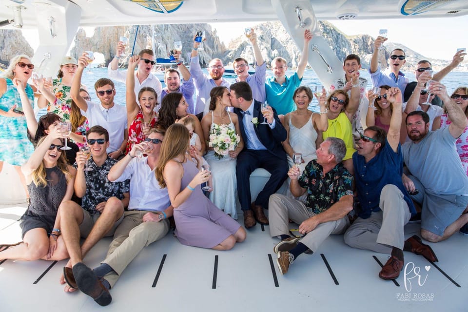 Cabo San Lucas: Celebración de boda en yate privado | GetYourGuide