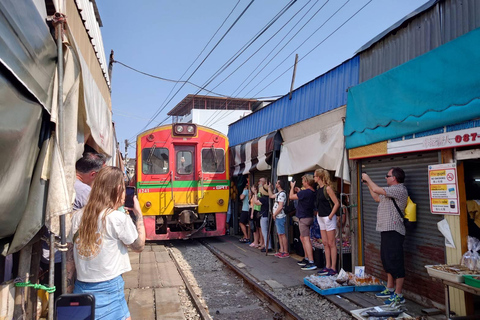 Bangkok: Railway Market & Floating Market Private Tour