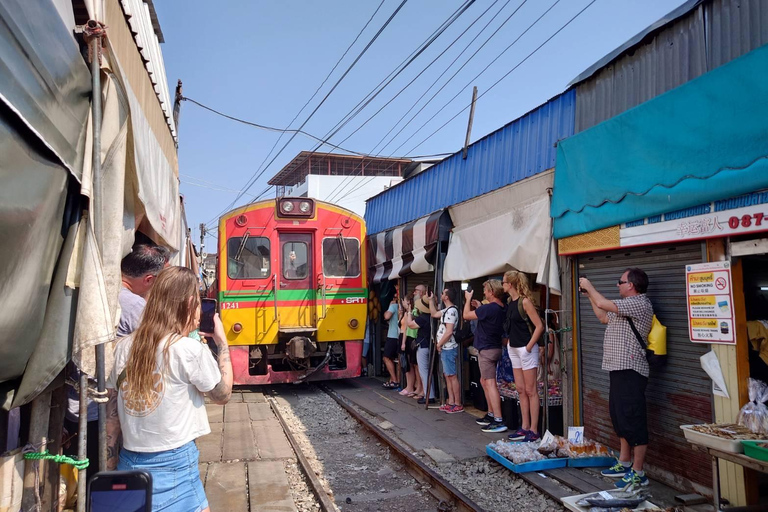 Bangkok: Railway Market & Floating Market Private Tour