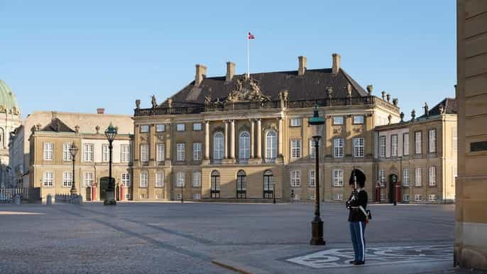 Copenhagen: Amalienborg Palace Museum Entry Ticket