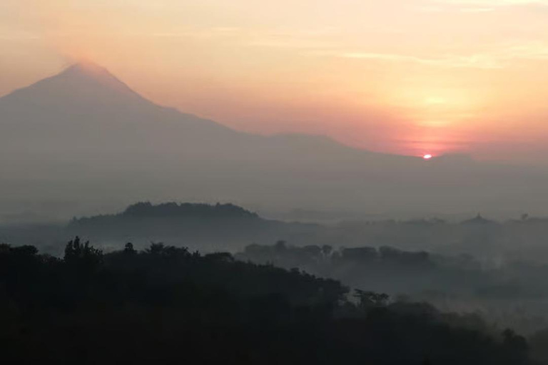 Yogyakarta: 4-Day Guided Tour with Meals and Transfers