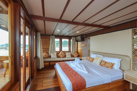 From Labuan Bajo: Komodo National Park 3-Day Liveaboard