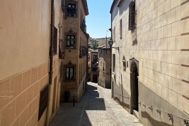 Toledo: Excursion from Madrid with a cultural tour guide and van