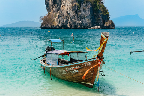 Krabi: Passeio pelas 4 ilhas em um barco de cauda longaPonto de encontro na praia de Railay