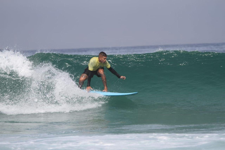 Lekcje surfingu: w Arpoador w Ipanema.