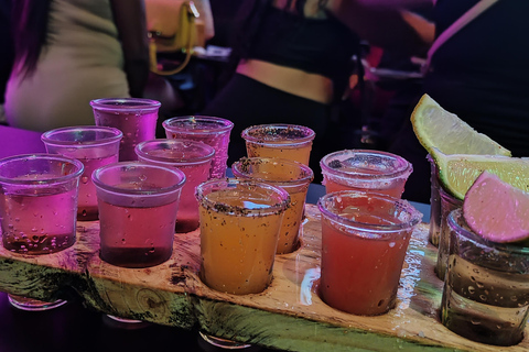 San José: Festa em San José com bebidas e comidaSão José: Festa em São José com bebidas e comida