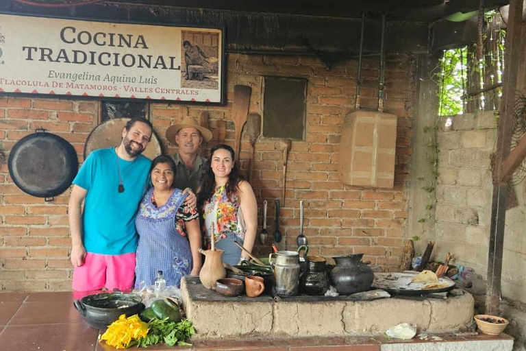 Oaxaca: Traditional Mole Cooking Class with Market Visit