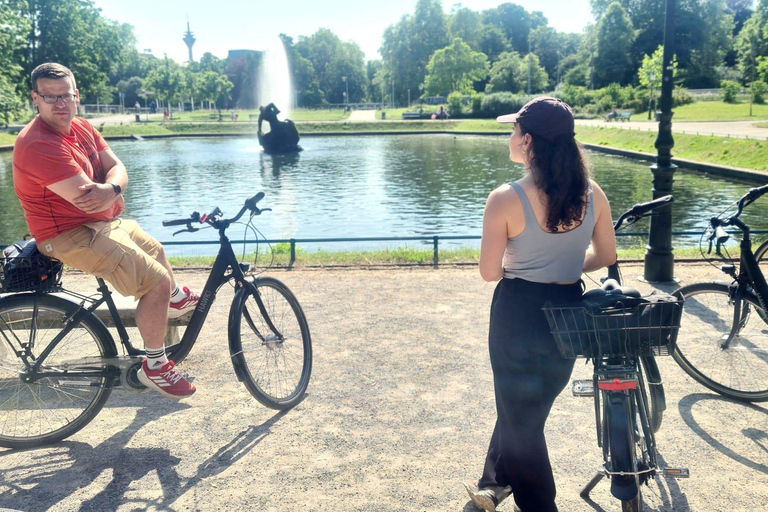 Düsseldorf: 3-Hour Guided Highlights Bike Tour Düsseldorf Highlights: 3-Hour Guided Bicycle Tour in a Mixed Group