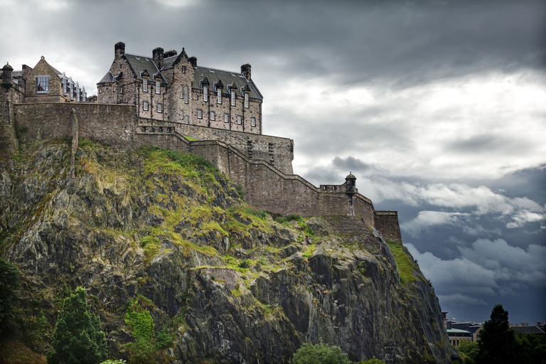 From London: Day Trip to Edinburgh by Rail with Castle Entry Day-Trip by Rail to Edinburgh from London - First Class