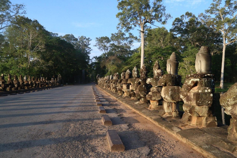 Siem Reap: 3-Day Easy Angkor Tour with Airport Transfers