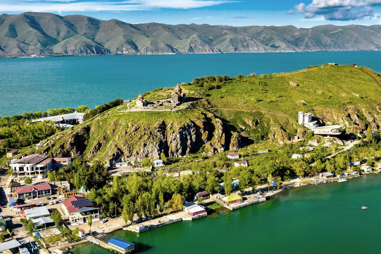 Tbilisi: Armenia Day Trip with Lake Sevan and Yerevan